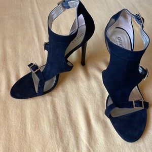 Guess dress 4 1/2 “ heels with gold buckles. Size 11